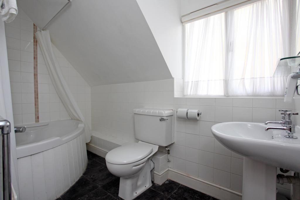 White Hart, Andover By Marston'S Inns Esterno foto